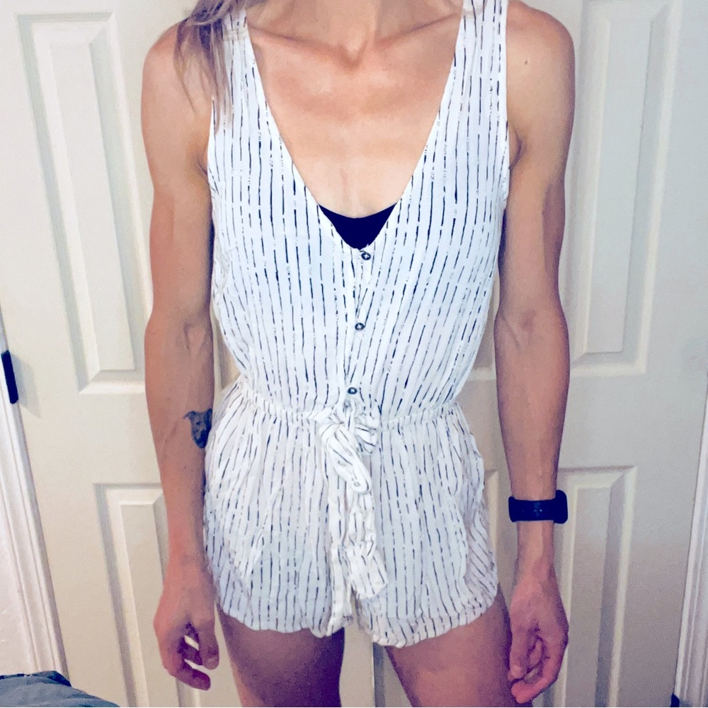 Billabong romper NWOT